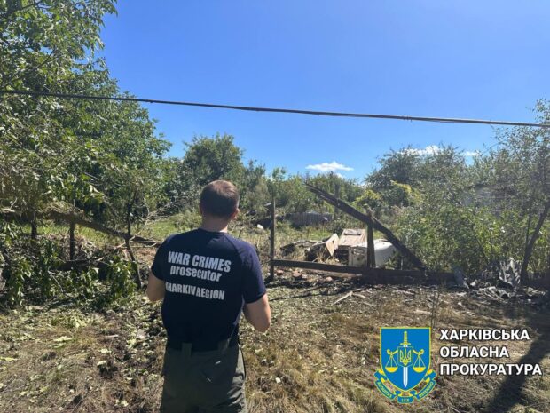 Прокурори працюють на місці ранкового обстрілу Козачої Лопані: є поранені