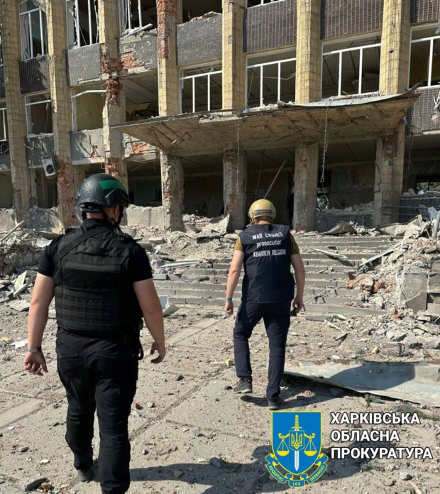 Окупанти скинули авіабомбу на міськраду в місті Куп’янськ
