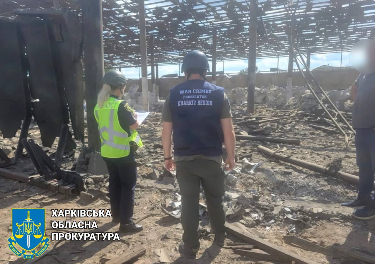 Росіяни вдарили ракетою по селу на Харківщині