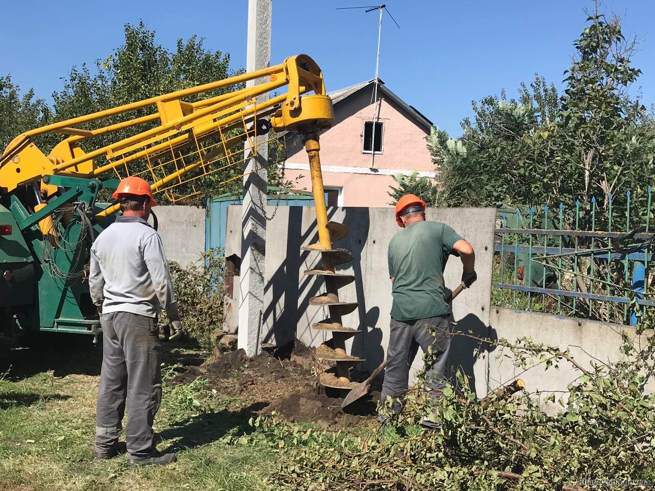Енергетики підключили до мережі ще один прифронтовий населений пункт у Харківському районі