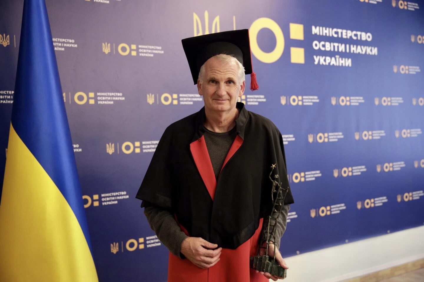 Американському історику Тімоті Снайдеру вручили атрибути Почесного доктора ХНУ імені Каразіна