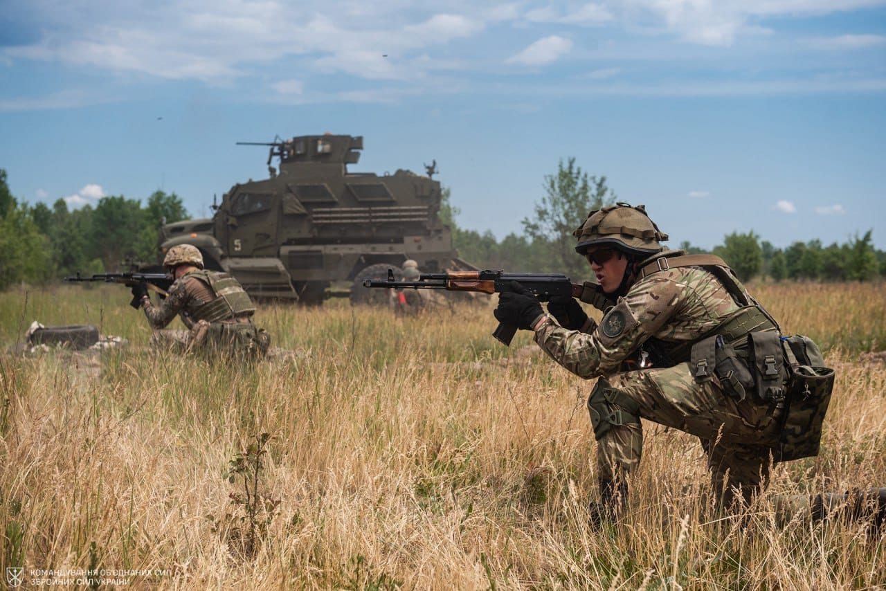 Росіяни не полишають спроб прорвати оборону ЗСУ в районах північно-східніше Берестового на Харківщині – Генштаб ЗСУ