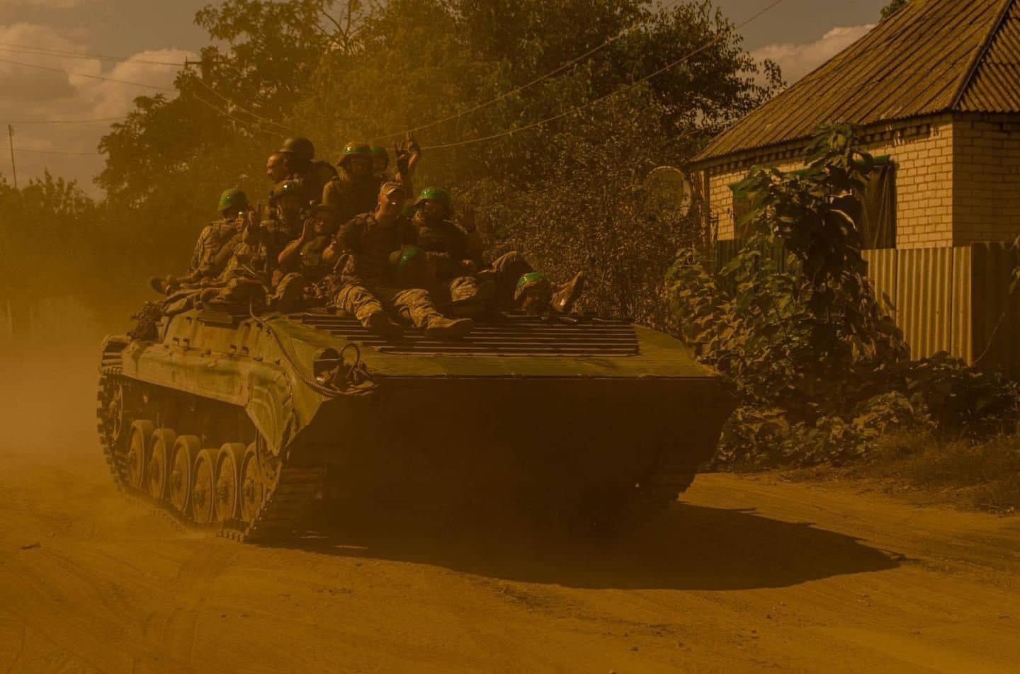 Росіяни завдали авіаційного удару біля Чернещини на Харківщині – Генштаб ЗСУ