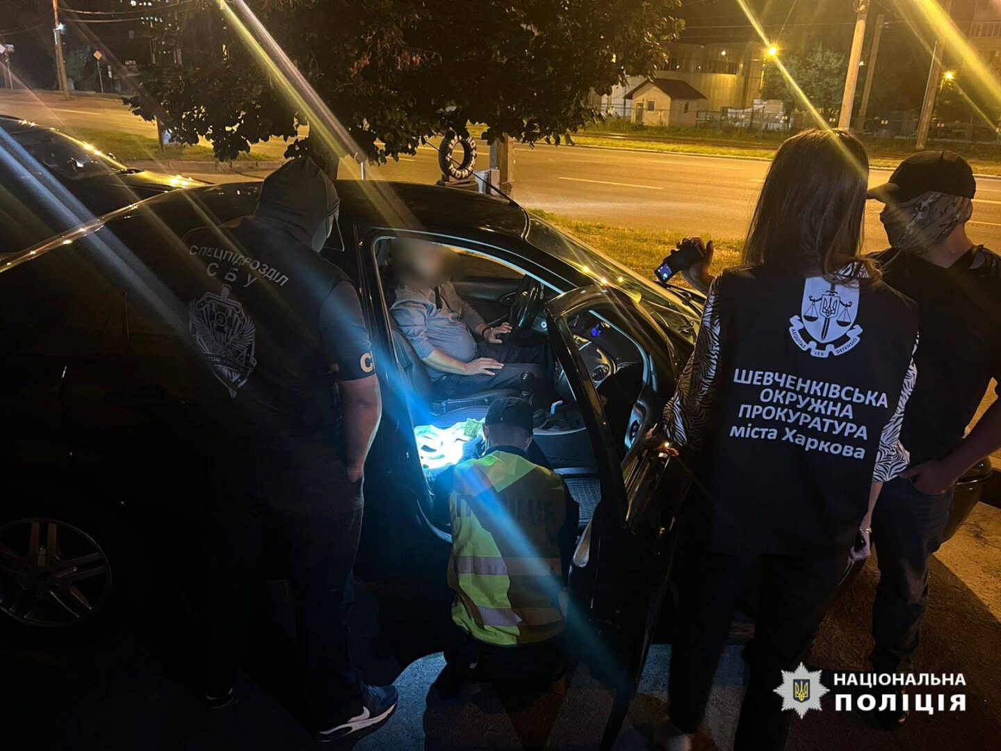 У Харкові затримали посадовця, який вимагав у підприємця 3 тисячі доларів за дозвіл на розміщення кіосків