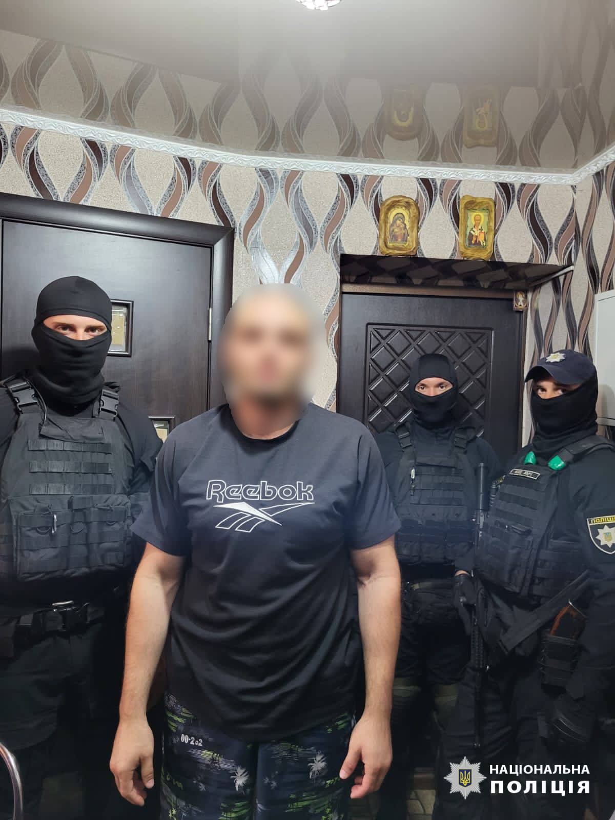 На Харківщині поліцейські затримали чоловіка, якого підозрюють у серії крадіжок