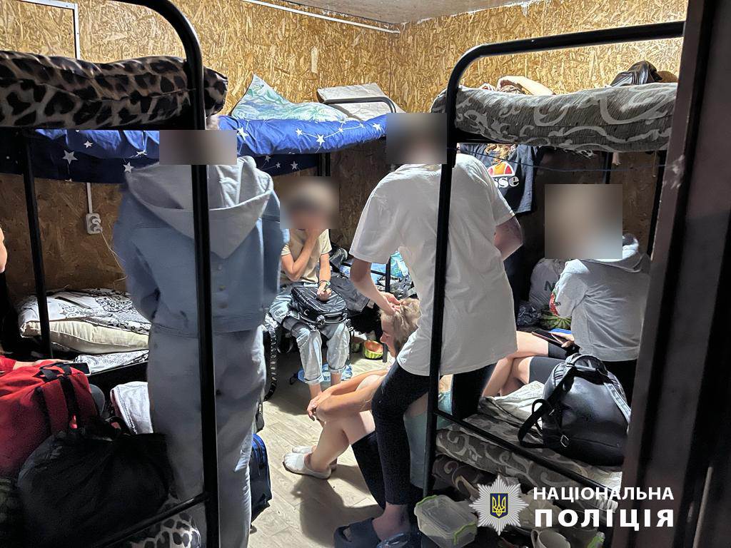На Харківщині викрили ферму, де незаконно працювали підлітки