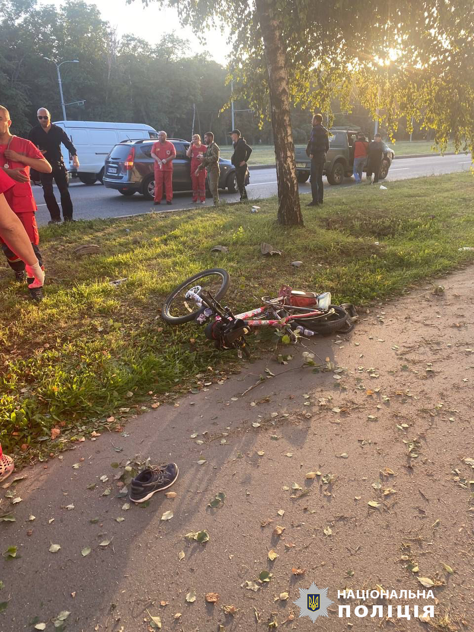 Двоє загиблих: у Харкові водій збив велосипедистку та зіштовхнувся з електроопорою