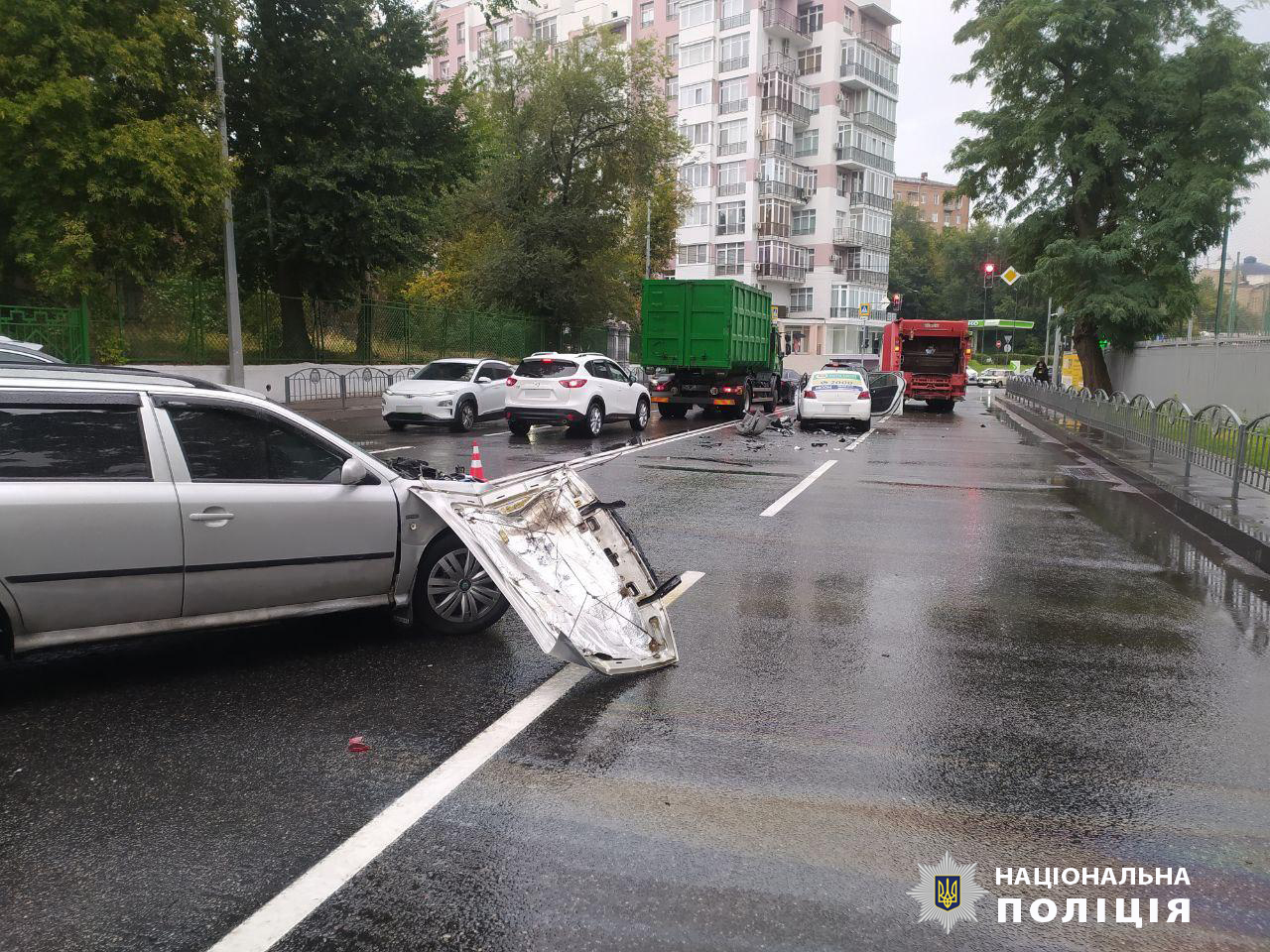 У Харкові зіштовхнулися чотири авто: є постраждалі