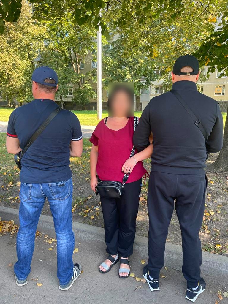 Отримувала кошти на придбання ліків та зникала: у Харкові затримали жінку за скоєння шахрайства