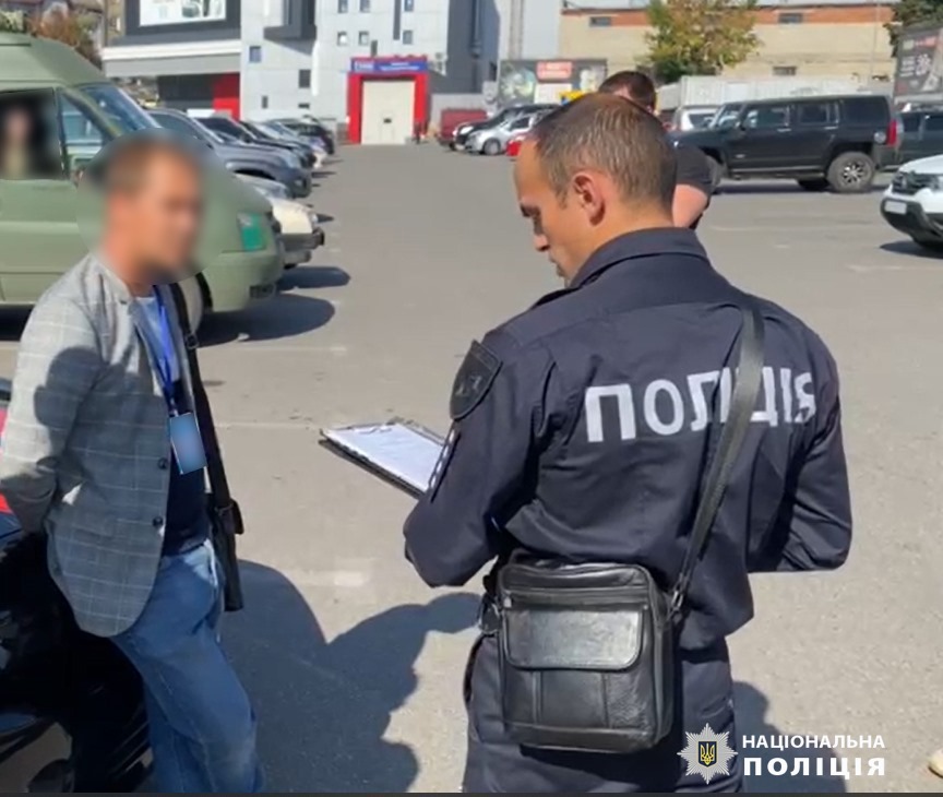 У Харкові суд обрав запобіжний захід керівнику волонтерської організації, який допомагав “ухилянтам” виїхати з країни