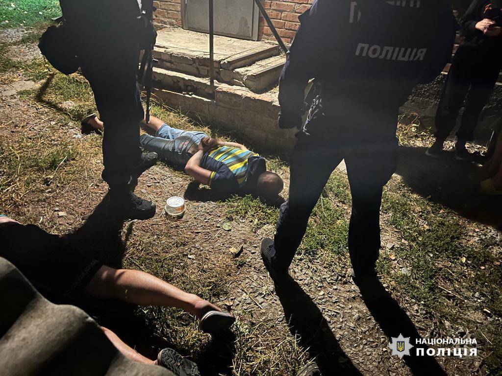 На Харківщині затримано зловмисників, які обікрали двох жінок на понад 40 тисяч доларів США
