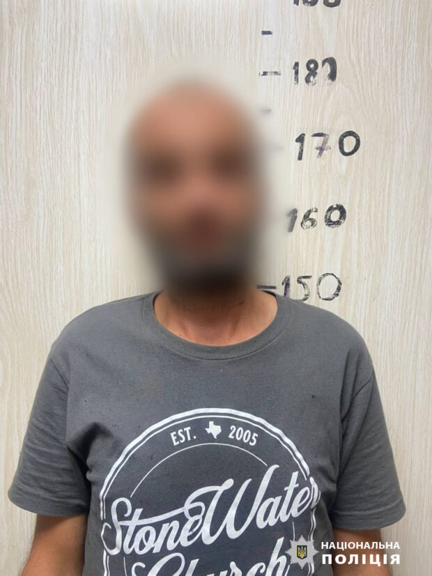 Серед білого дня зірвав з жінки золотий ланцюжок: у Харкові затримали чоловіка