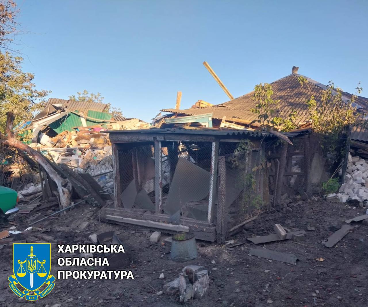 Окупанти вдарили по селу на Харківщині авіабомбою: є двоє загиблих та поранена
