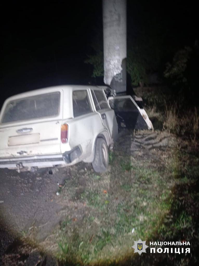 На Харківщині п’яний водій в’їхав в електроопору: загинув пасажир автівки