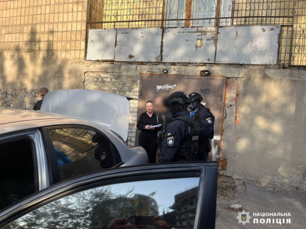 У Харкові затримали раніше судимого чоловіка за скоєння крадіжки з автомобіля