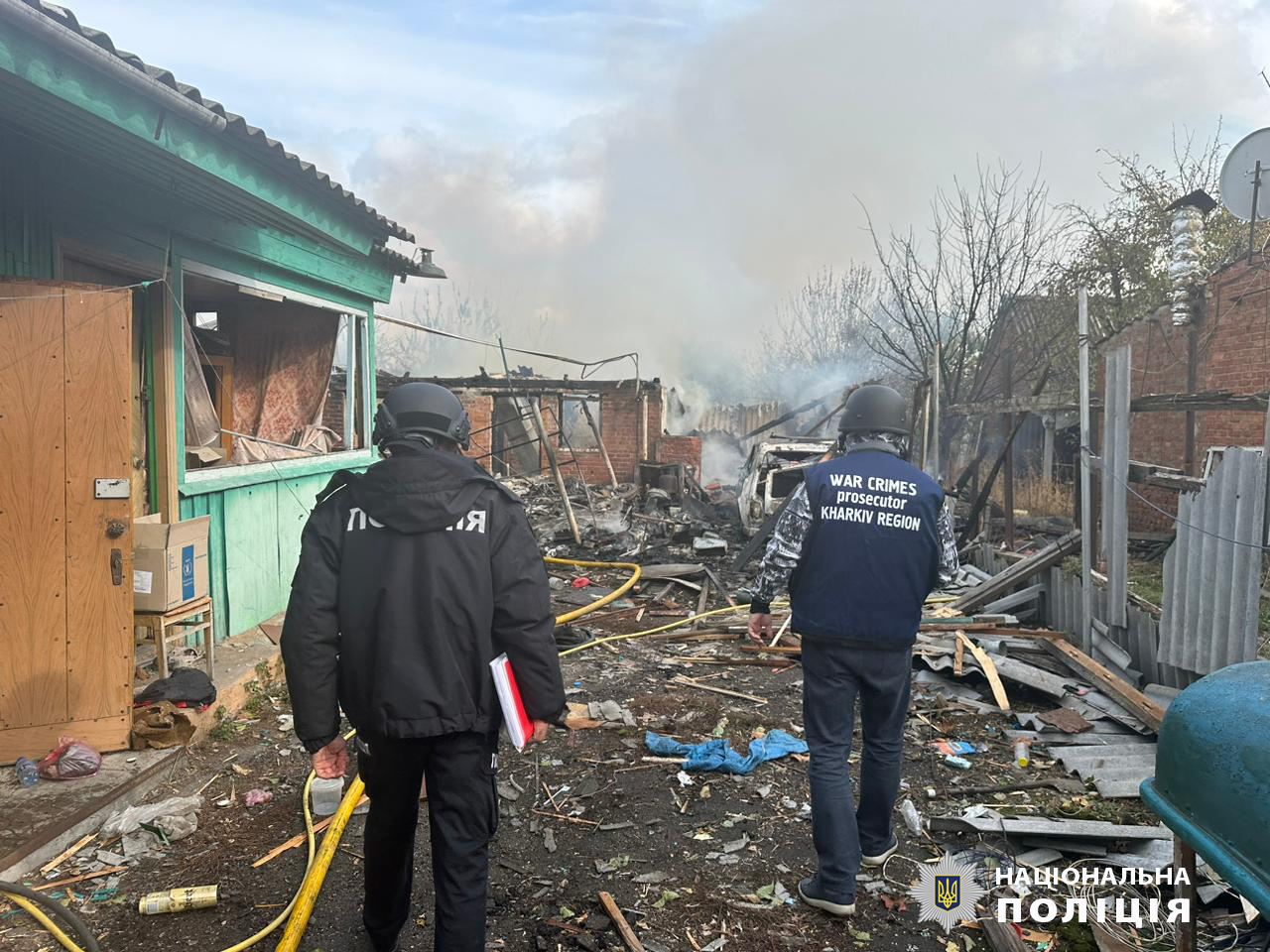 На Харківщині через обстріли росіян поранені два чоловіки: слідчі задокументували наслідки воєнних злочинів
