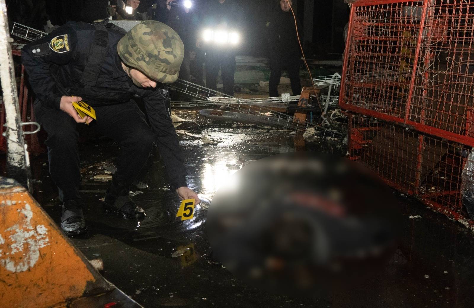 В результаті нічного обстрілу села Коротич на Харківщині загинули 6 людей, 16 поранені (відео)