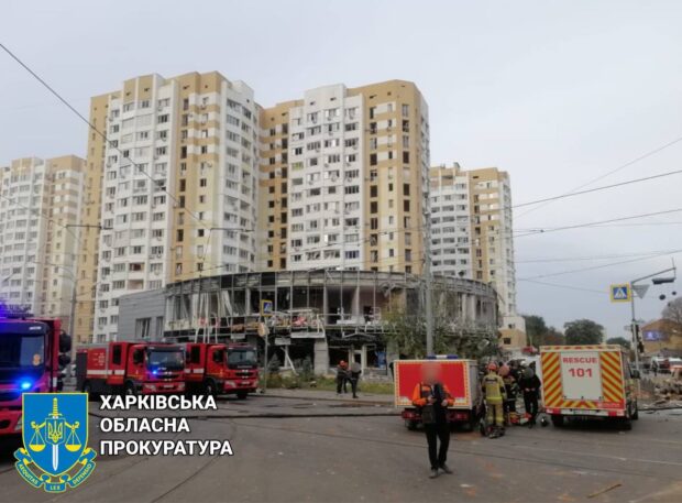У Харкові усувають наслідки ранкових обстрілів