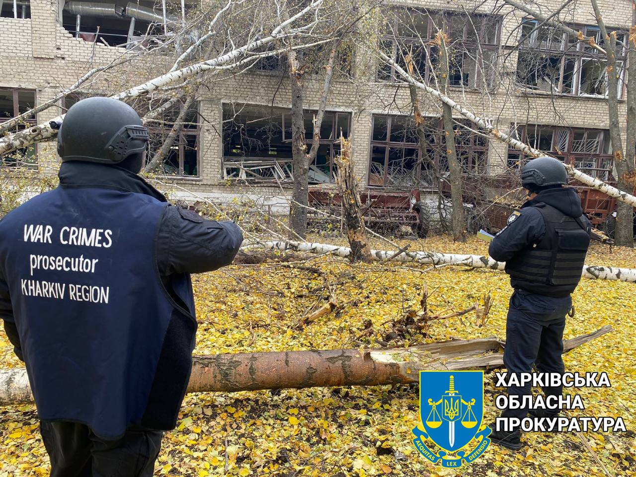 Ворожий удар авіабомбою по Купʼянщині: поранено мирну жительку
