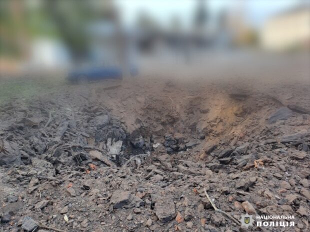 Зранку росіяни обстріляли смт Великий Бурлук Куп'янського району, поранені три людини: слідчі документують наслідки воєнного злочину