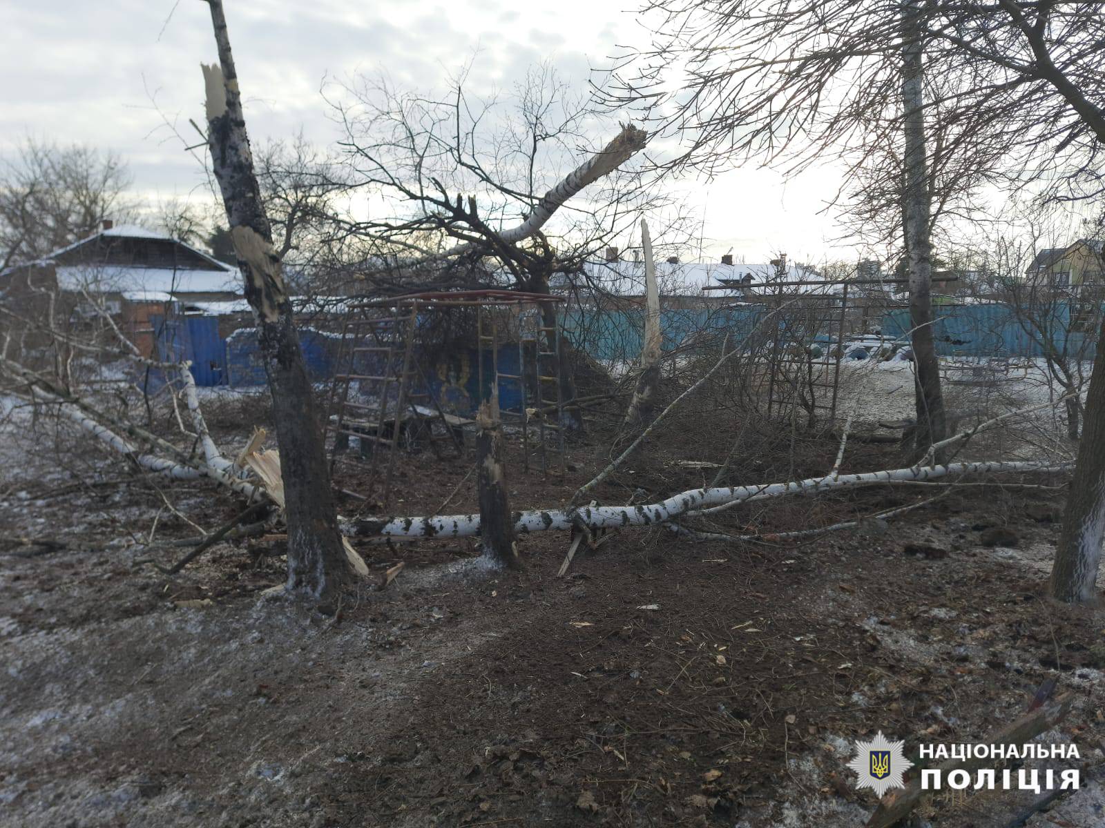 Внаслідок російських обстрілів поранено цивільного чоловіка: слідчі задокументували чергові злочини росіян на Харківщині