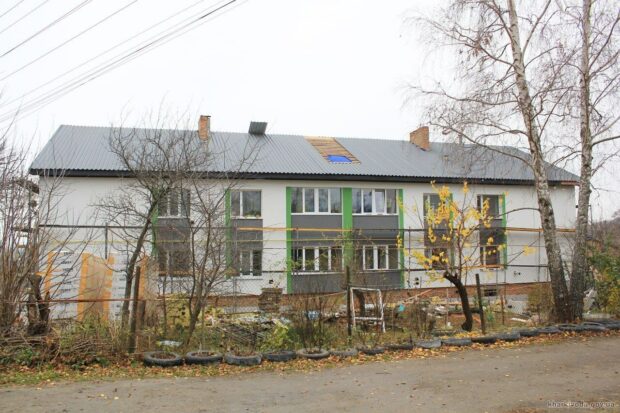 У Дергачах завершують відбудову двох найбільш пошкоджених ворогом житлових комплексів