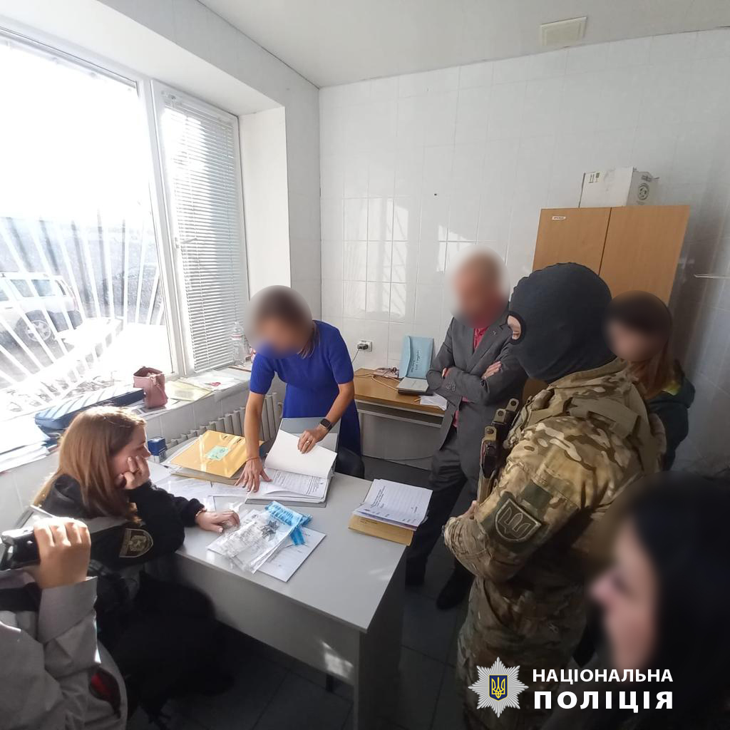 За ветпаспорт вимагала понад 11 тисяч гривень: у Харкові викрили завідувачку ветеринарної лікарні у хабарництві
