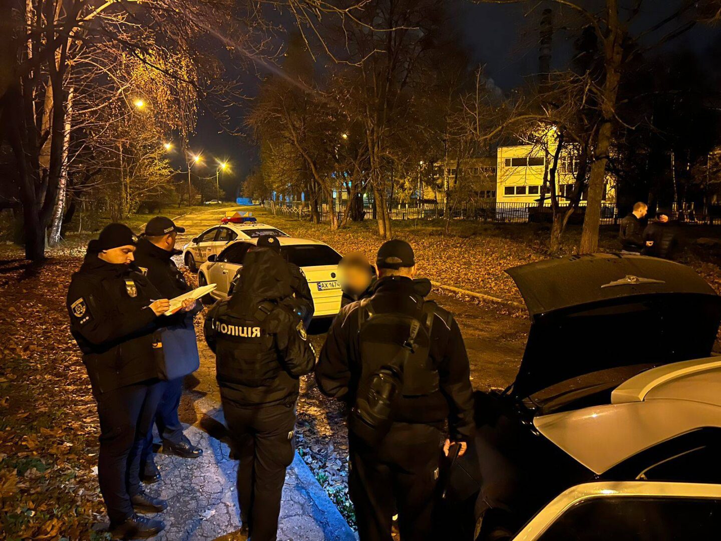 У Харкові затримали зловмисника, коли він виносив з квартири ювелірні вироби та інше майно