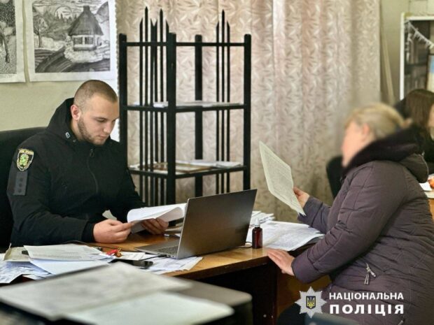 Правоохоронці повідомили жінці про підозру у скоєнні колабораційної діяльності в Ізюмському районі