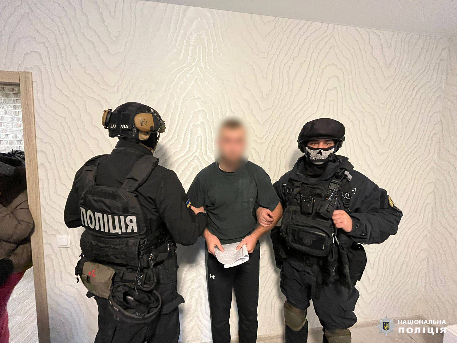 Під приводом працевлаштування за кордоном обманював довірливих громадян: правоохоронці викрили харків’янина у скоєнні шахрайств