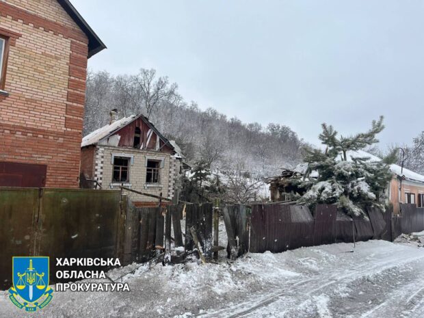 Внаслідок ворожого обстрілу Купʼянська загинув мирний житель, ще двоє — поранені