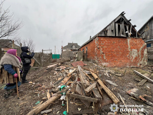 Поранення отримали двоє цивільних жінок: слідчі задокументували наслідки воєнних злочинів росіян на Харківщині