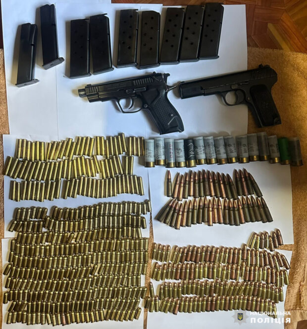 В Ізюмському районі викрили чоловіка у незаконному зберіганні зброї та боєприпасів