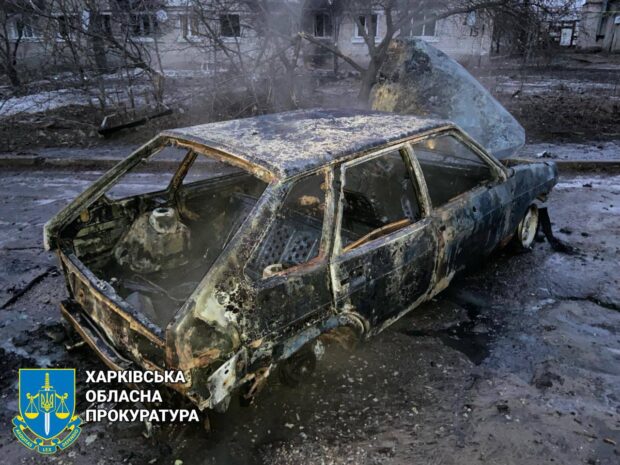 У Купʼянську внаслідок ворожого артобстрілу чоловік живцем згорів в автівці, ще одна людина — поранена