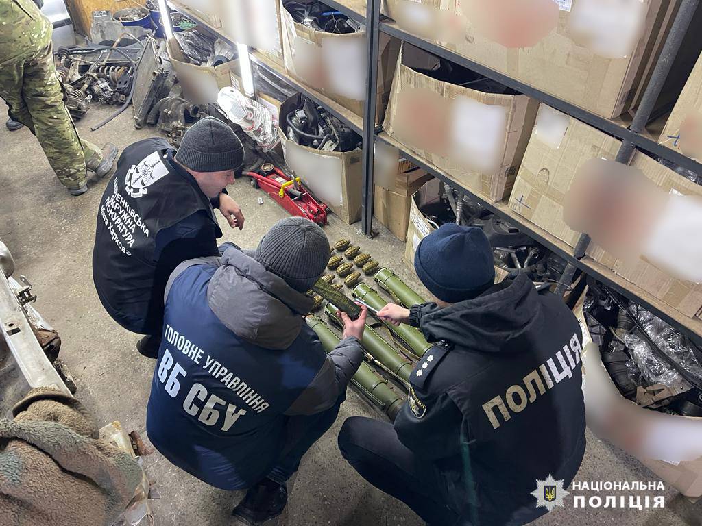 Збував бойові гранати і вибухівку: викрито харків’янина, який незаконно торгував зброєю та боєприпасами