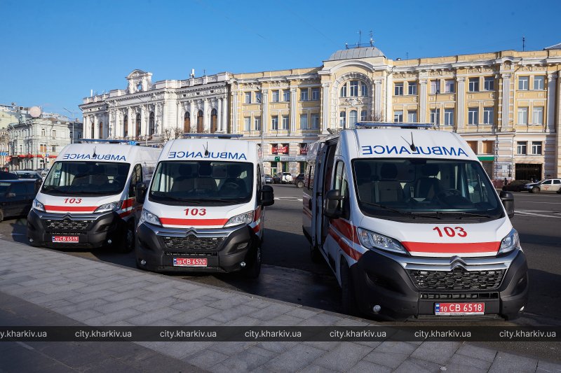 Харківські медики отримали нові реанімобілі