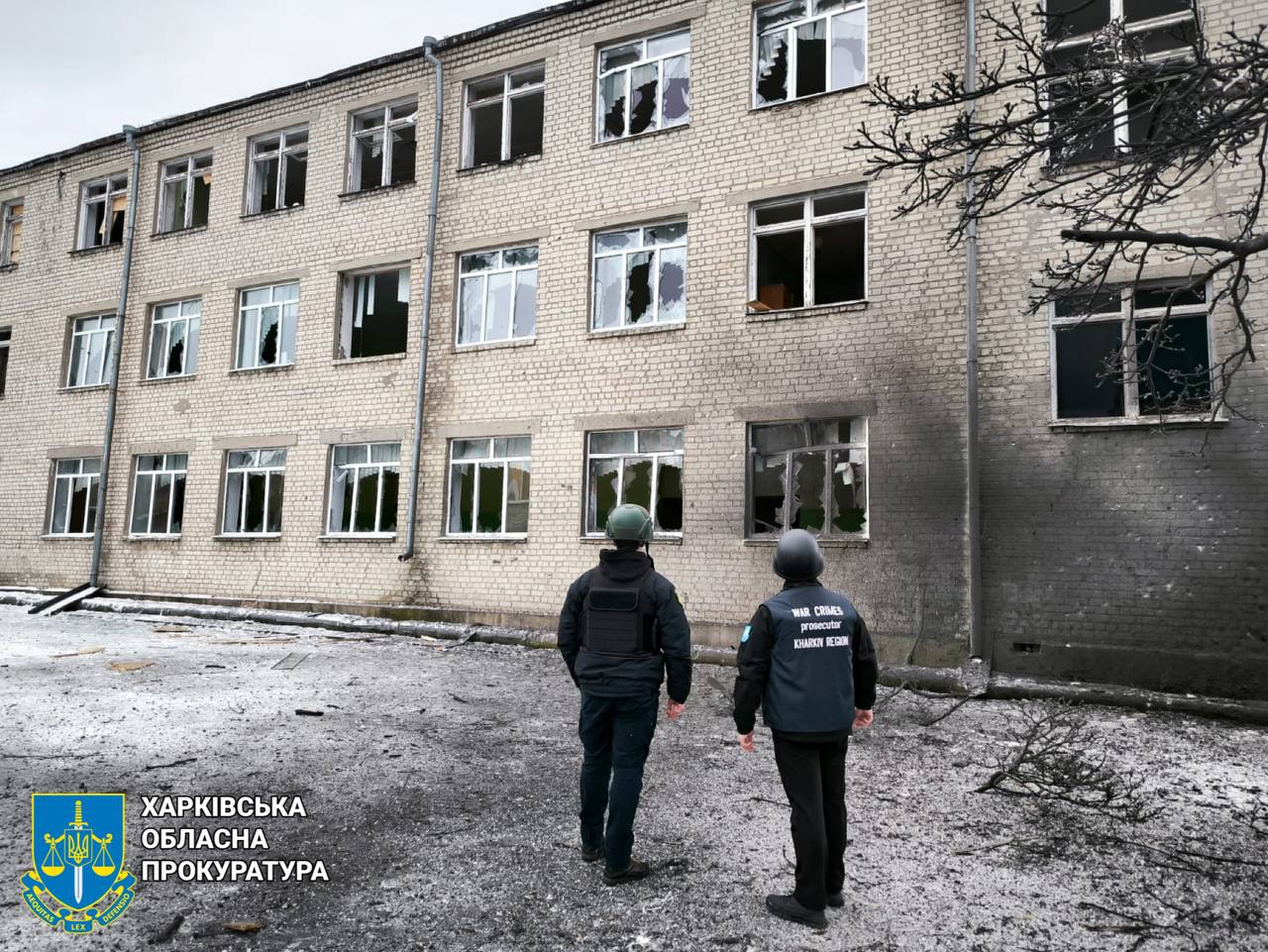 Поранена мирна жителька, пошкоджена житлова та освітня інфраструктура: прокурори фіксують наслідки ворожих обстрілів Купʼянська