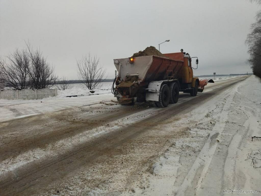 На дорогах Харківщини задіяно понад 90 одиниць спеціальної техніки