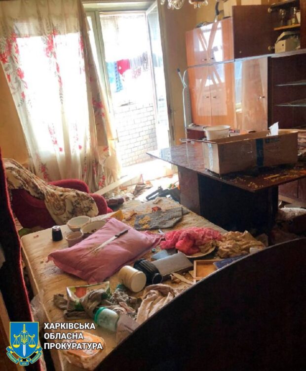 У Харкові судитимуть матір, яка покинула маленьку доньку одну в квартирі на 12-му поверсі без їжі та води