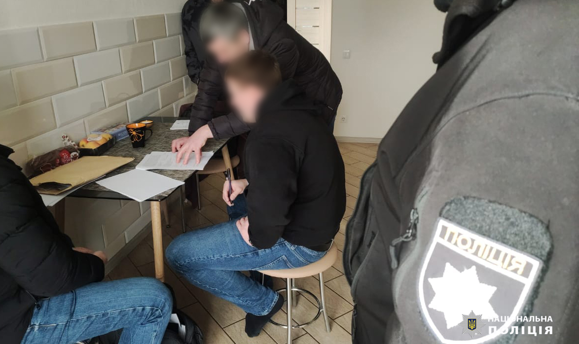 Поліція викрила групу рейдерів, які залякували аграріїв на Харківщині