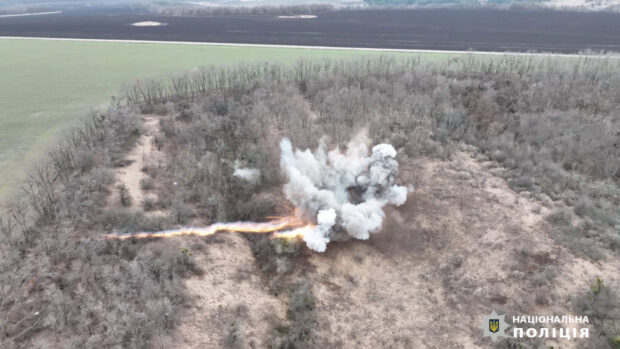На Харківщині вибухотехніки поліції знешкодили бойову частину російської крилатої ракети