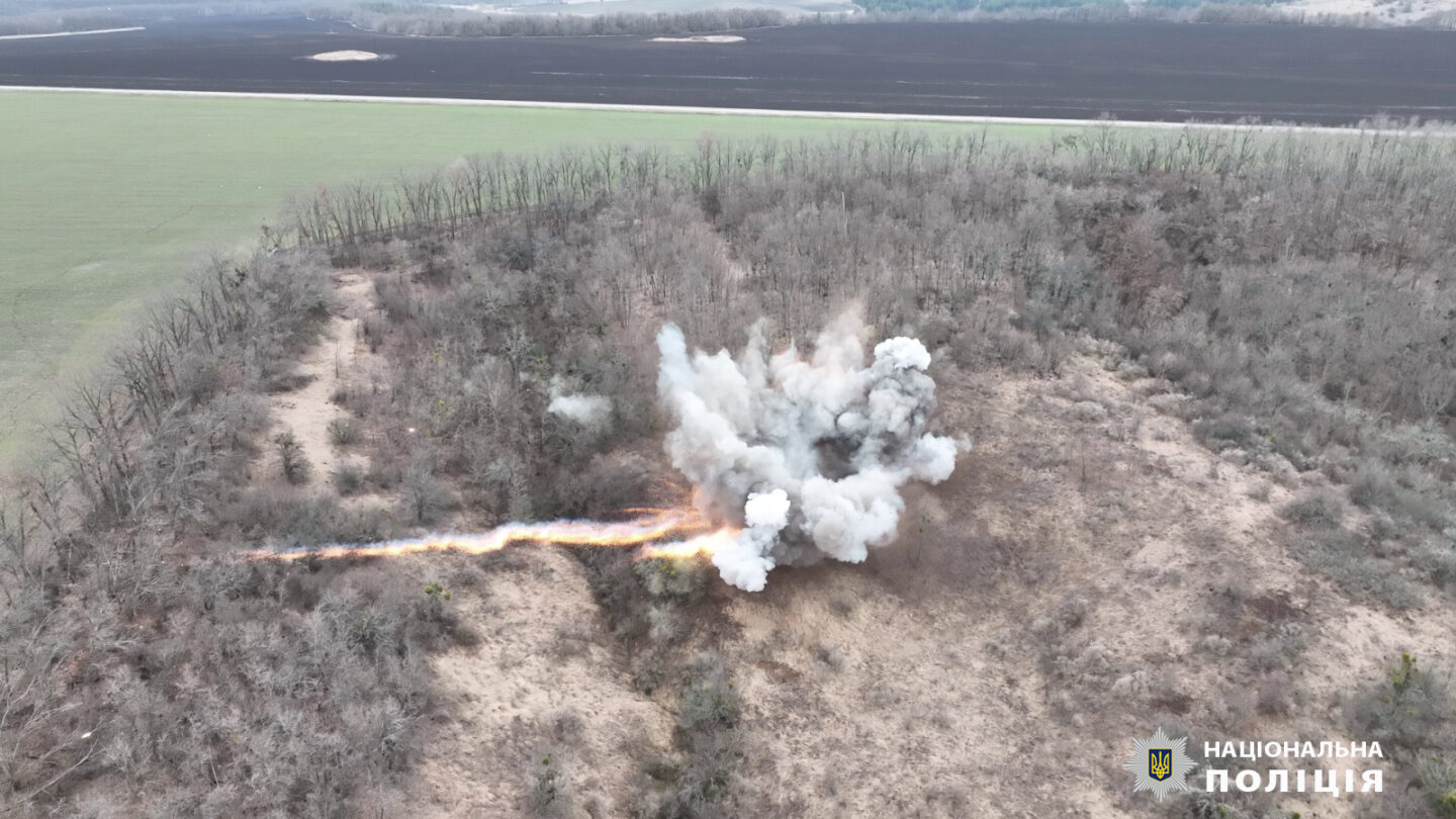 На Харківщині вибухотехніки поліції знешкодили бойову частину російської крилатої ракети