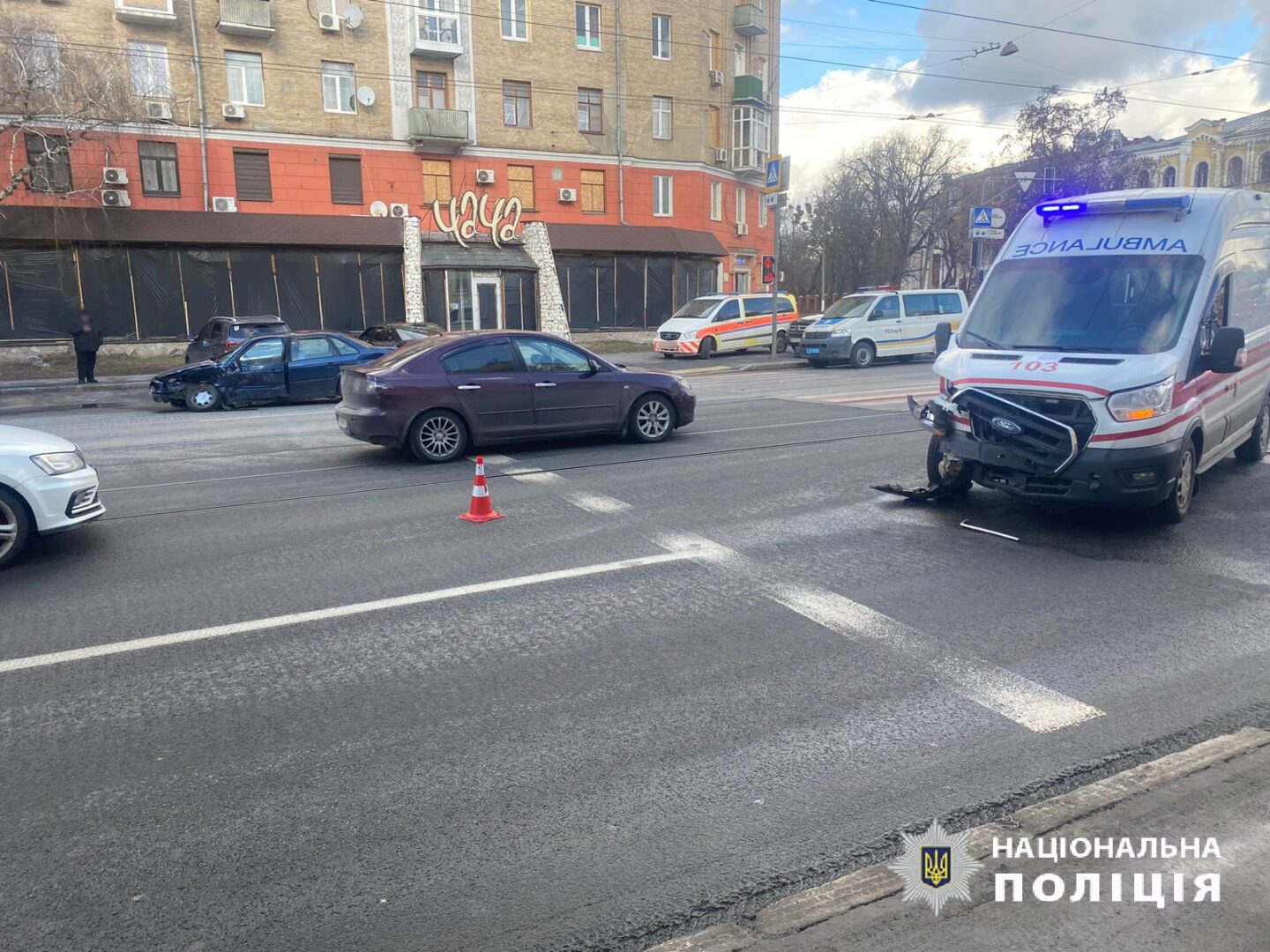 У Харкові внаслідок зіткнення карети швидкої допомоги та легковика постраждали дві людини