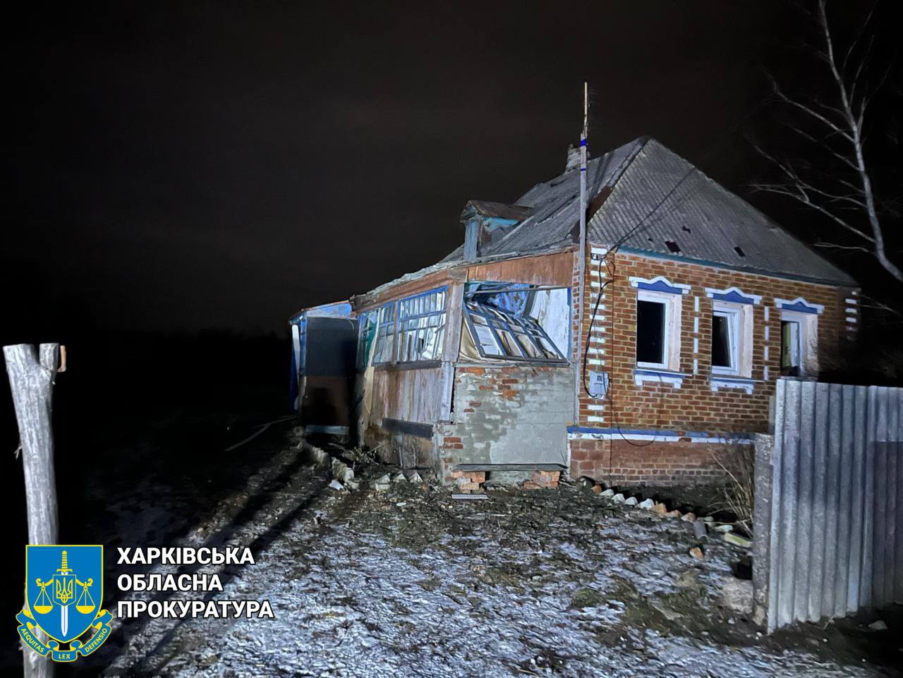 Внаслідок авіаударів по селу на Купʼянщині травмовано мирну мешканку