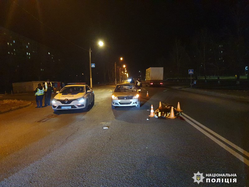 У Харкові під колесами автомобіля загинув пішохід, травмована дитина