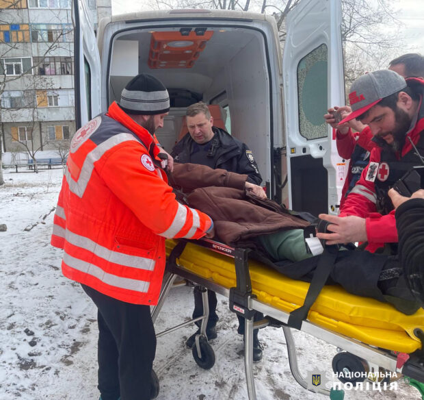 Поліція разом з волонтерами евакуювали з Куп'янського району 10 місцевих мешканців