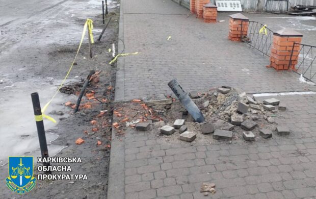 Росіяни вдарили по місцевому ринку у Вовчанську: на місці загинула мирна мешканка