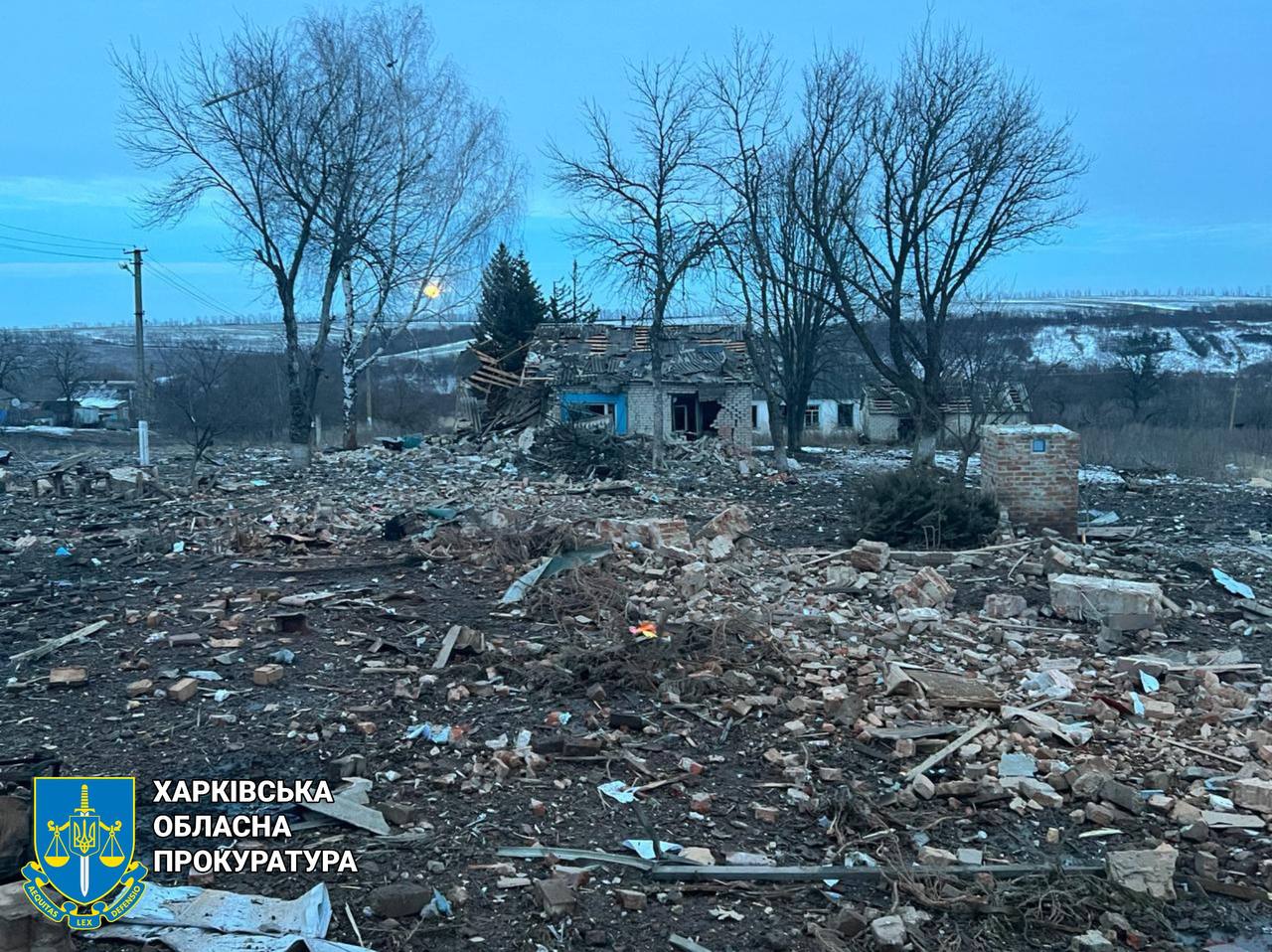 Прокурори задокументували наслідки російських обстрілів по Купʼянщині: поранено волонтера
