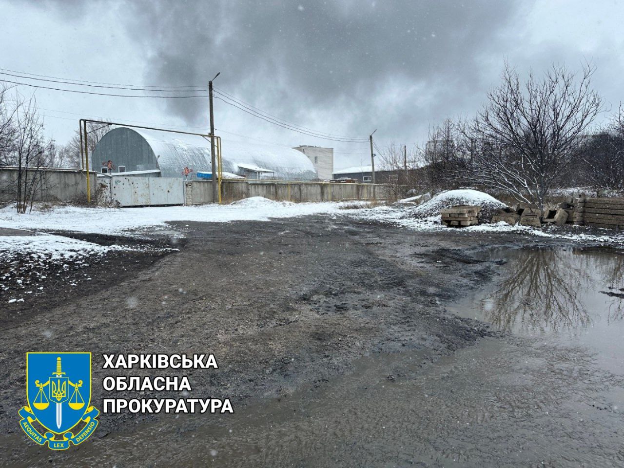 Російський удар по нафтобазі в Харкові спричинив не тільки людські жертви, а й завдав шкоду екології Харківщини: прокурори продовжують фіксувати наслідки для довкілля