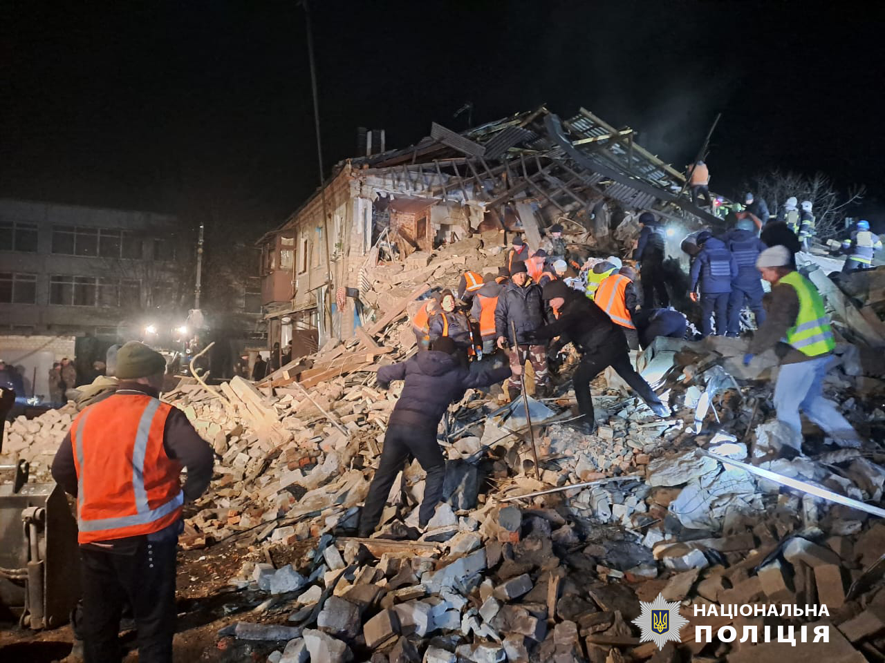 Росіяни вбили двох цивільних громадян: поліцейські працюють на місці обстрілу у Великому Бурлуку